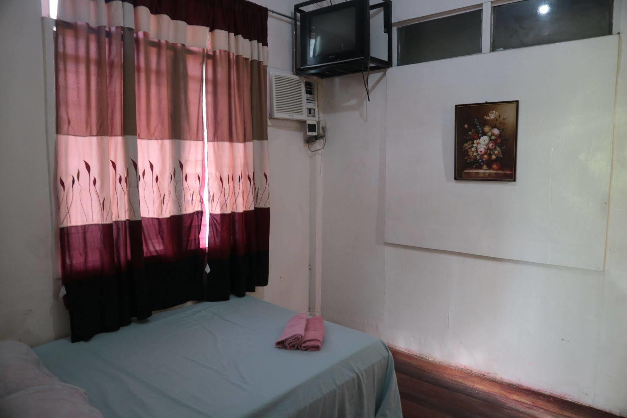 Newport Oak Pension Inn Tagbilaran City Exterior photo